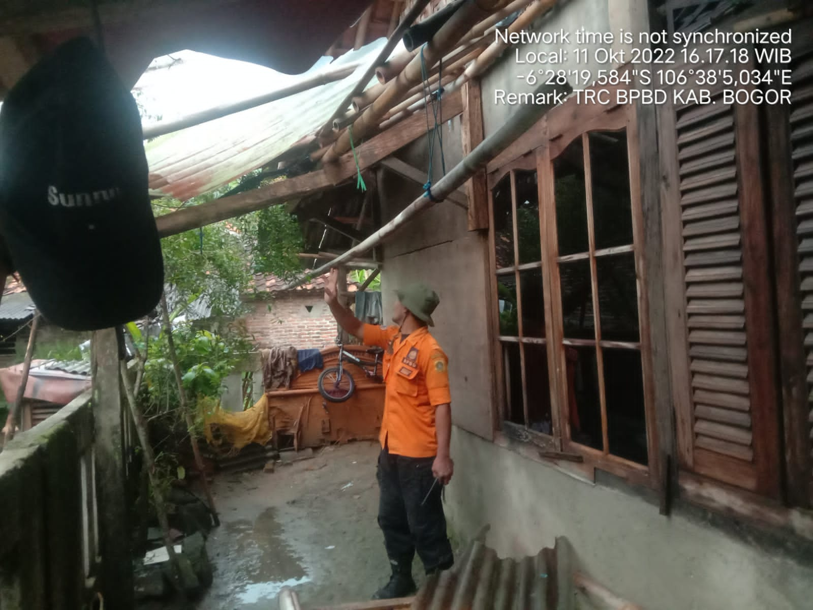 2 KAMPUNG DI TERJANG ANGIN KENCANG BEBERAPA RUMAH MENGALAMI KERUSAKAN