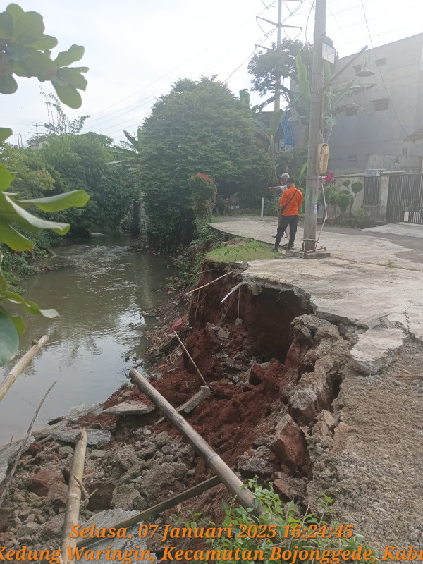 Longsor Akibat Hujan Deras di Bojong Gede, Bogor