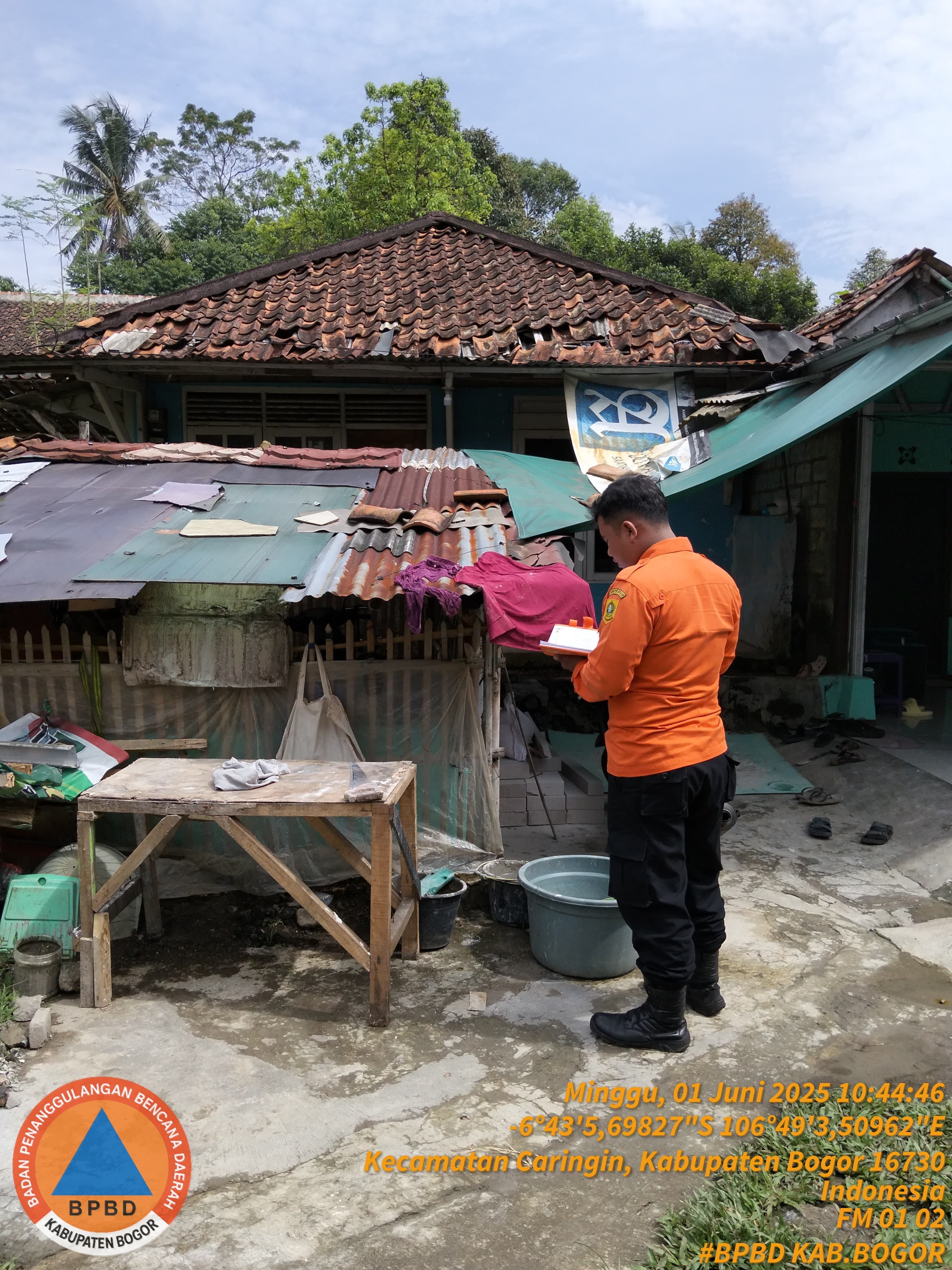 Angin Kencang Hantam Rumah Warga di Desa Muarajaya Kecamatan Caringin