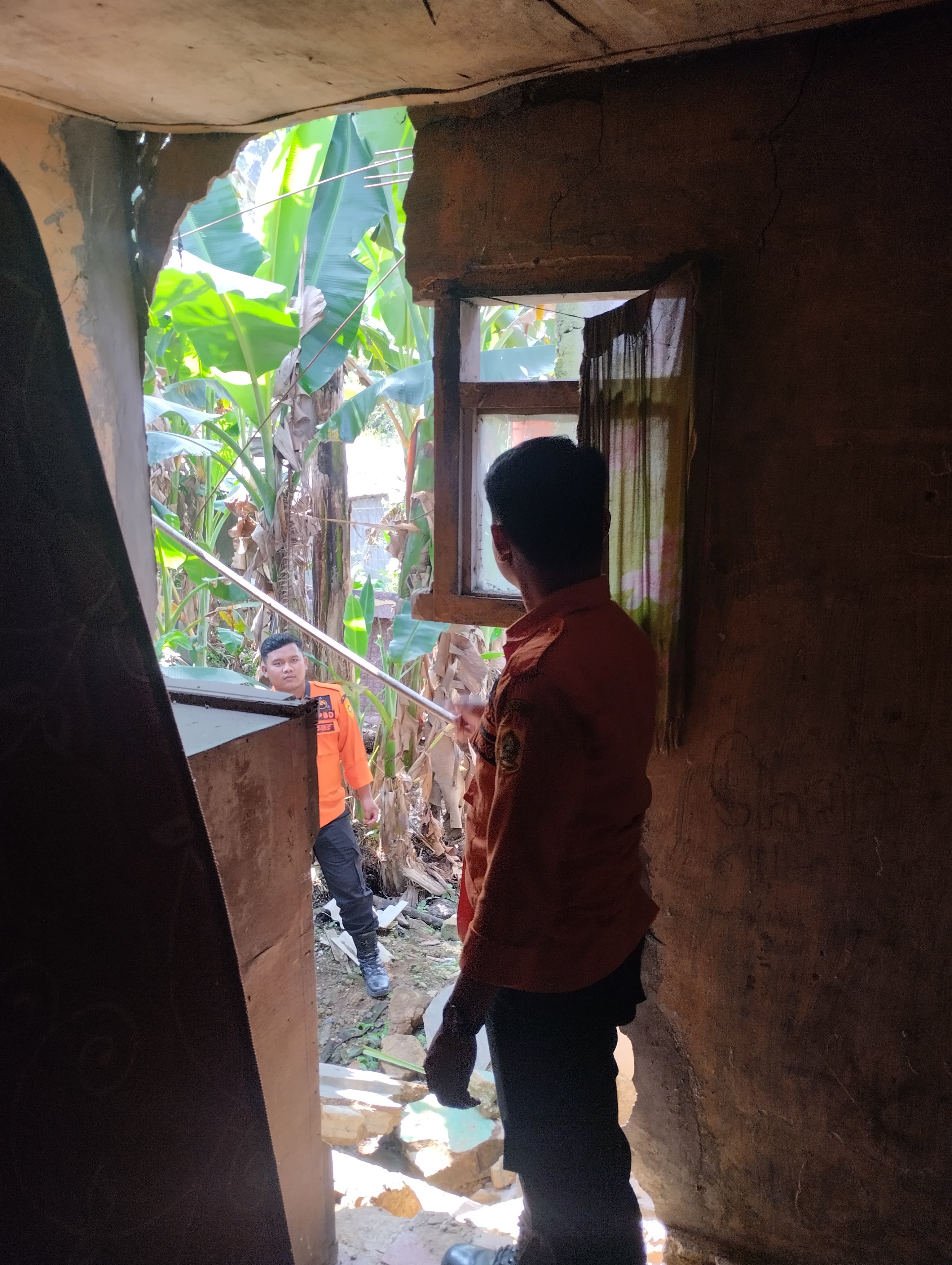 Angin Kencang Hantam Desa Srogol Kecamatan Cigombong