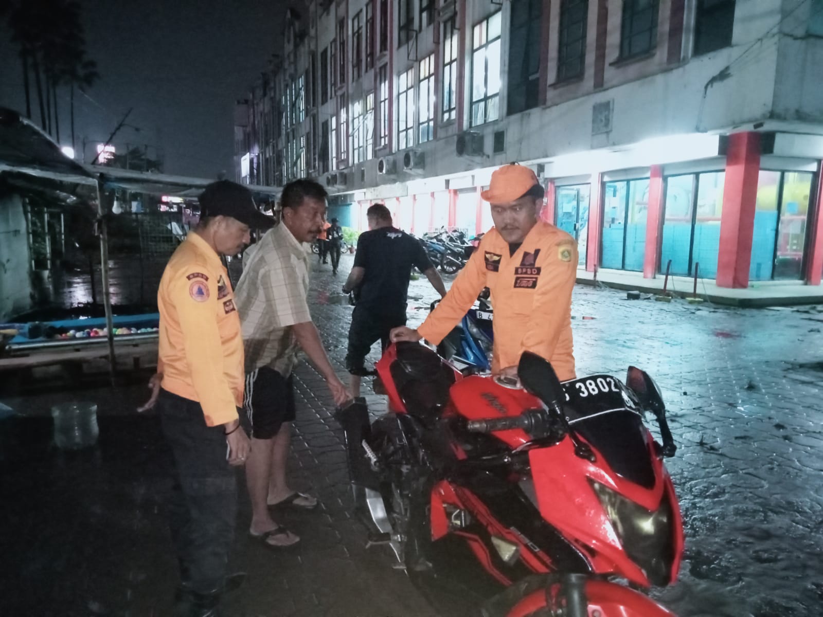 Tanah Longsor Terjadi di Desa Limus Nunggal Kecamatan Cileungsi