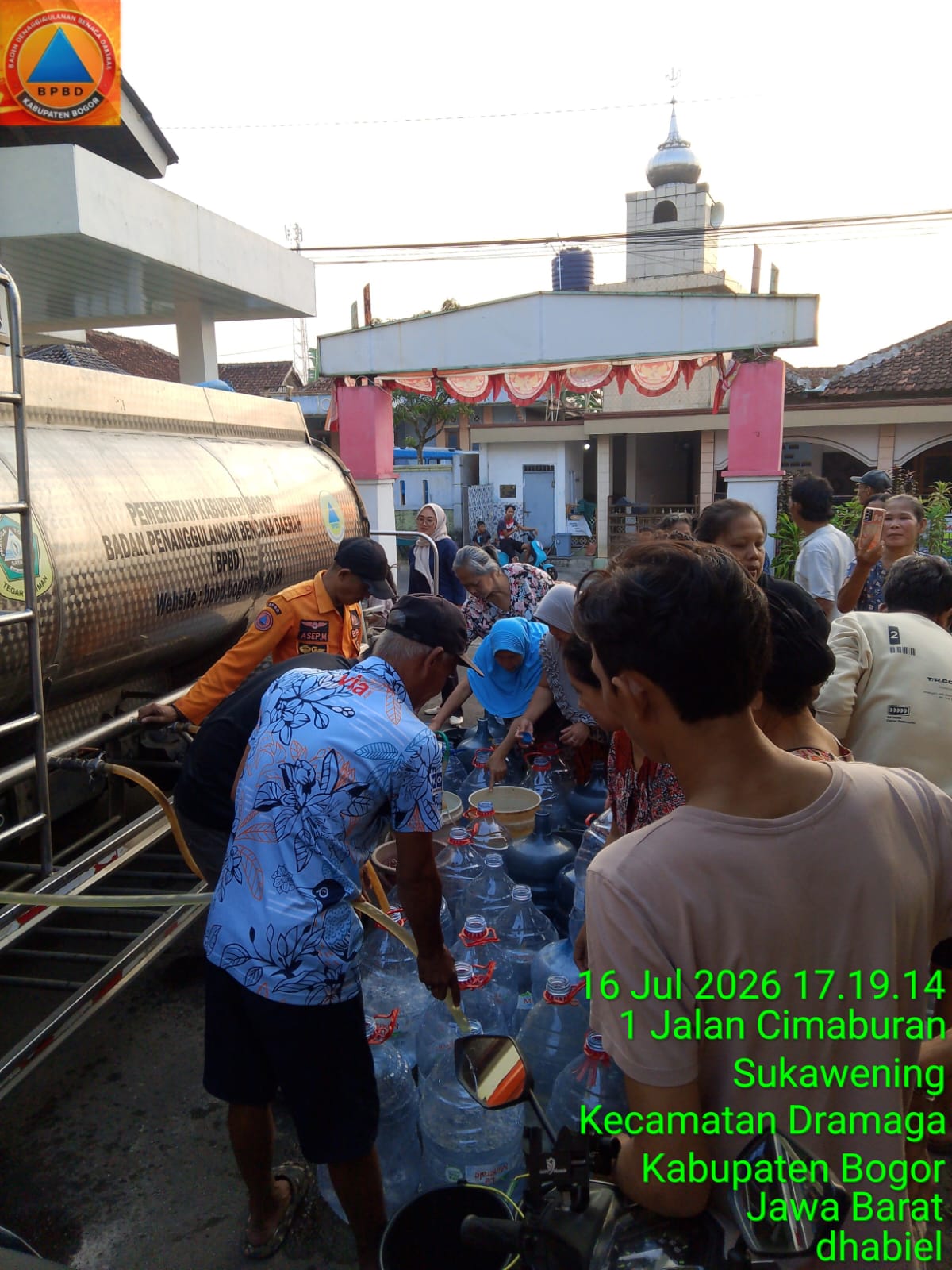 BPBD Kabupaten Bogor Salurkan 5.000 Liter Air Bersih untuk Warga Terdampak Kekeringan di Dramaga