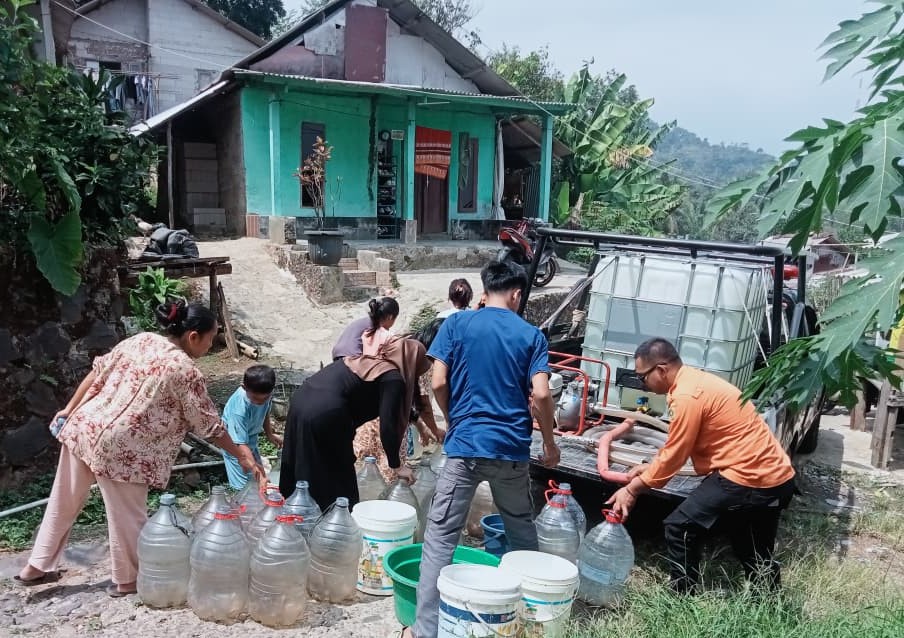 Kekeringan Terjang Hambalang Citeureup, BPBD Pasok 5.000 Liter Air Bersih