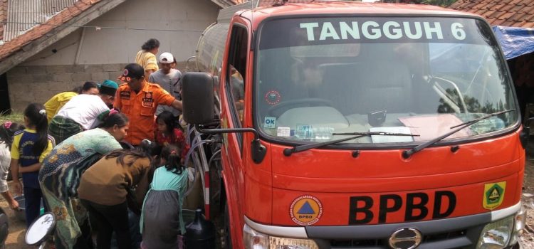 Pendistribusian Air Bersih 2 Lokasi di Kecamatan Nanggung dan Kecamatan Citeureup 13 september 2019 Pendistribusian Air Bersih 2 Lokasi di Kecamatan Nanggung dan Kecamatan Citeureup 13 september 2019