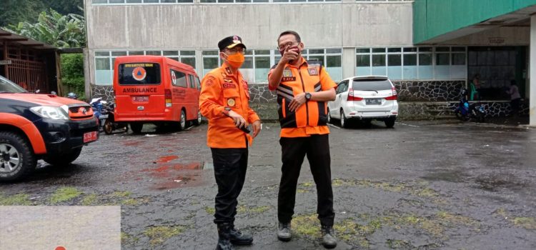 Kepala Pelaksana BPBD Provinsi Jabar mengunjungi lokasi bencana longsor dan banjir bandang di Gunung Mas Kepala Pelaksana BPBD Provinsi Jabar mengunjungi lokasi bencana longsor dan banjir bandang di Gunung Mas