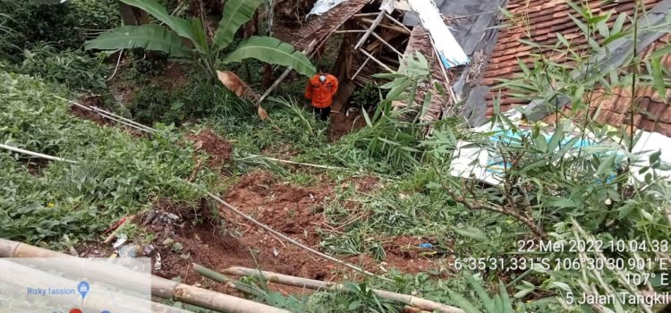 3 Unit Rumah Terdampak  Longsor di Kecamatan Sukajaya