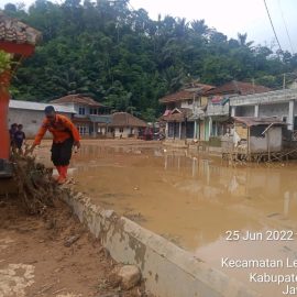 Banjir Bandang di Kecamatan Leuwiliang