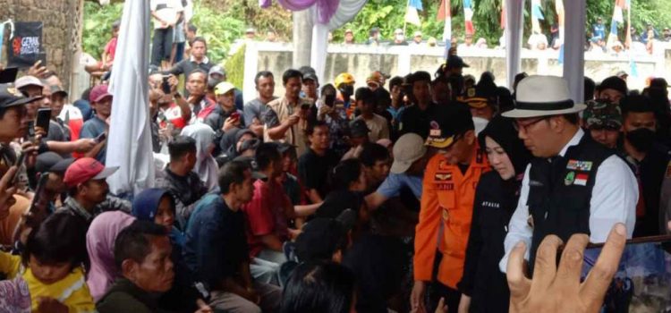 Tinjau Lokasi Bencana Leuwiliang, Ridwan Kamil Distribusikan Bantuan
