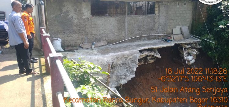 Hujan dengan intensitas tinggi yang cukup lama menyebabkan Tanah Longsor di Kecamatan Ranca Bungur