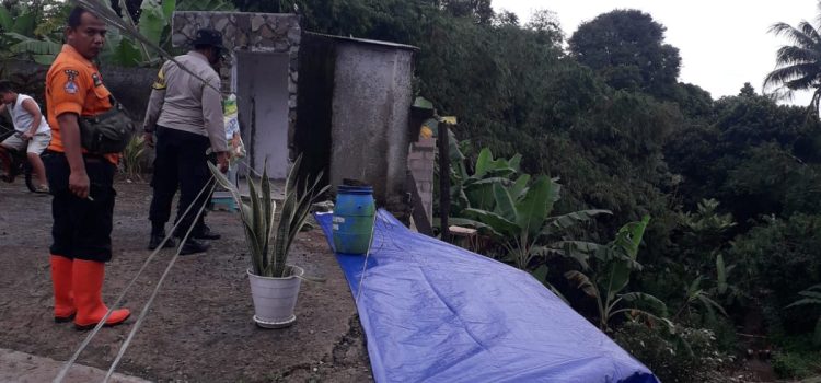 Akibat Hujan Berintensitas Tinggi terjadi Longsor di Kecamatan Cibinong