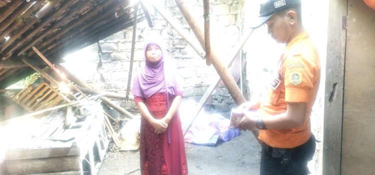 Akibat Angin Kencang Satu Rumah warga Mengalami Kerusakan di Kecamatan Cijeruk