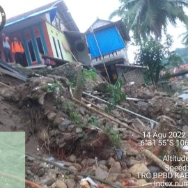Banyak Rumah Warga Menjadi Korban Akibat Luapan Aliran Sungai Ciberuem