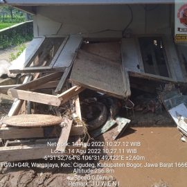 Puluhan Rumah Warga Hancur di Landa Banjir Bandang dan Angin Kencang di Kecamatan Cigudeg