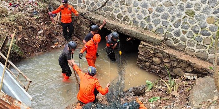 Agar Banjir Tak Terulang di Cibinong, BPBD Bersihkan Gorong-gorong