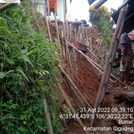 1 Rumah Terancam Tanah Longsor di Daerah Kecamatan Cigudeg