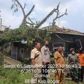 Puluhan Warga di Beberapa Kampung di Kecamatan Ciomas di Terpa Angin Kencang