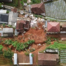 Tanah Longsor Telan Tiga Korban di Sukabumi