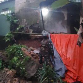 Hujan Deras, Satu Rumah di Ciawi Ambruk