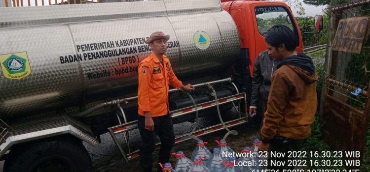 Gempa Bumi yang Melanda Warga Mengalami Krisis Air Bersih di Kecamatan Pacet