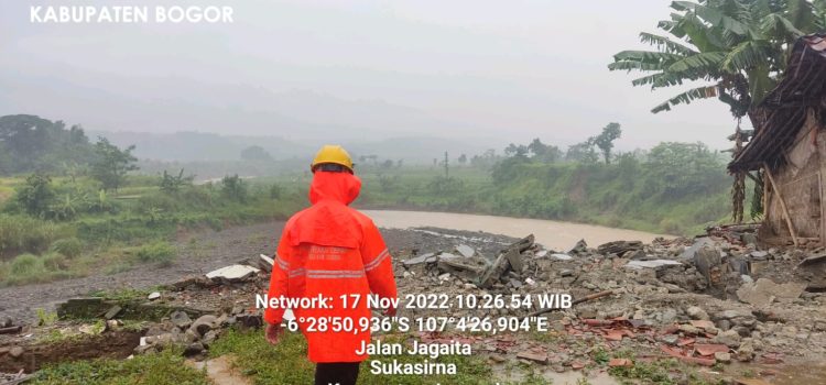 Anggota TRC BPBD Kabupaten Bogor telah Melaksanakan Pemantauan lokasi yang terdampak abrasi Sungai Cipamingkis