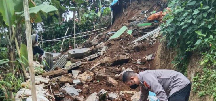 Warga Cigombong jadi Korban Gempa Sukabumi, Rumahnya Hancur